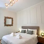 Elegant Apartment With Balcony Near The Center