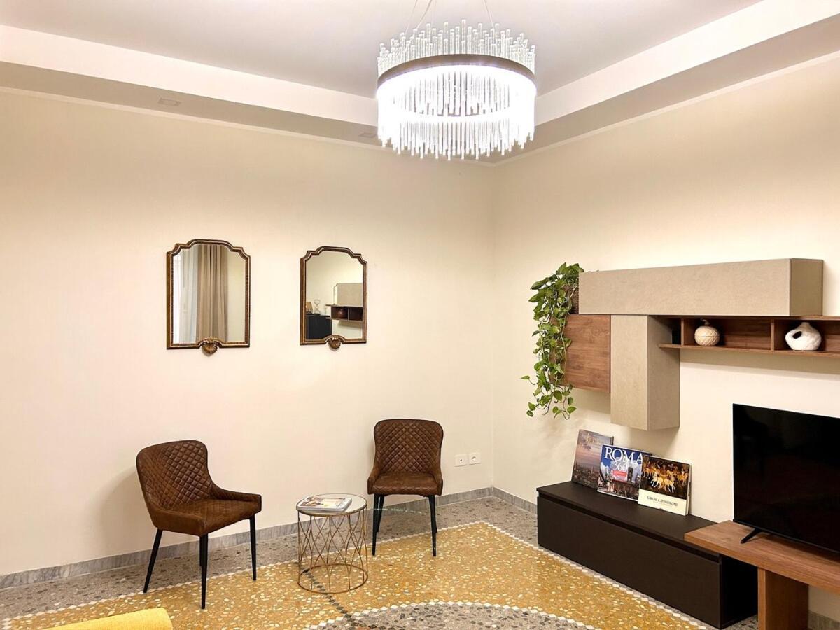Elegant With Balcony Near The Center Appartement Rome